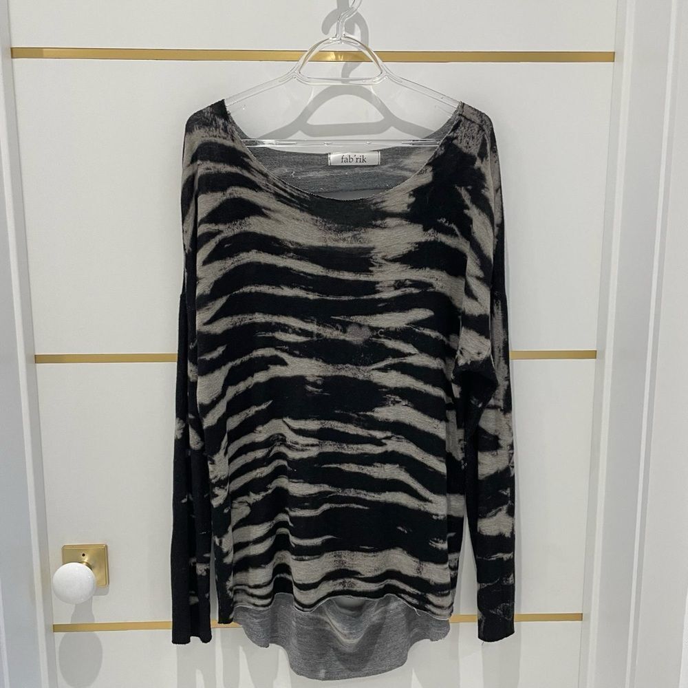 Fab'rik lightweight sweater open distressed cutout back black tan stripe  M